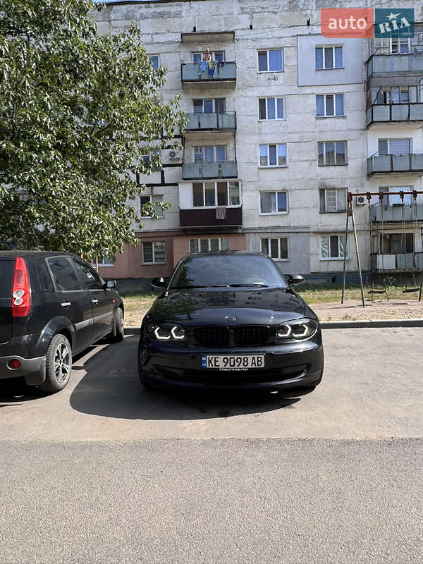 Хэтчбек BMW 1 Series 2008 в Новомосковске