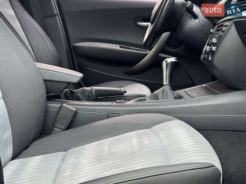 Хетчбек BMW 1 Series 2006 в Рівному фото 37 Хетчбек BMW 1 Series 2006 в Рівному