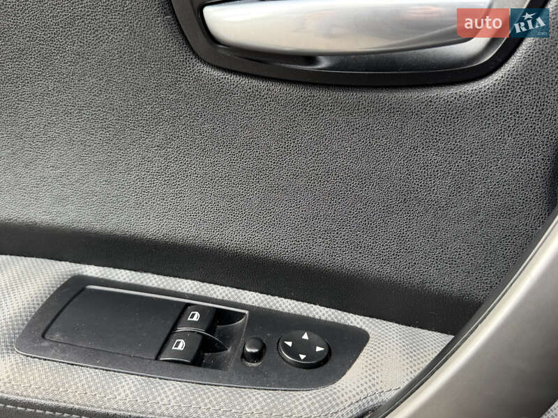 Хетчбек BMW 1 Series 2006 в Рівному фото 49 Хетчбек BMW 1 Series 2006 в Рівному