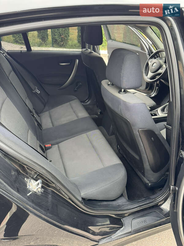 Хэтчбек BMW 1 Series 2005 в Ровно
