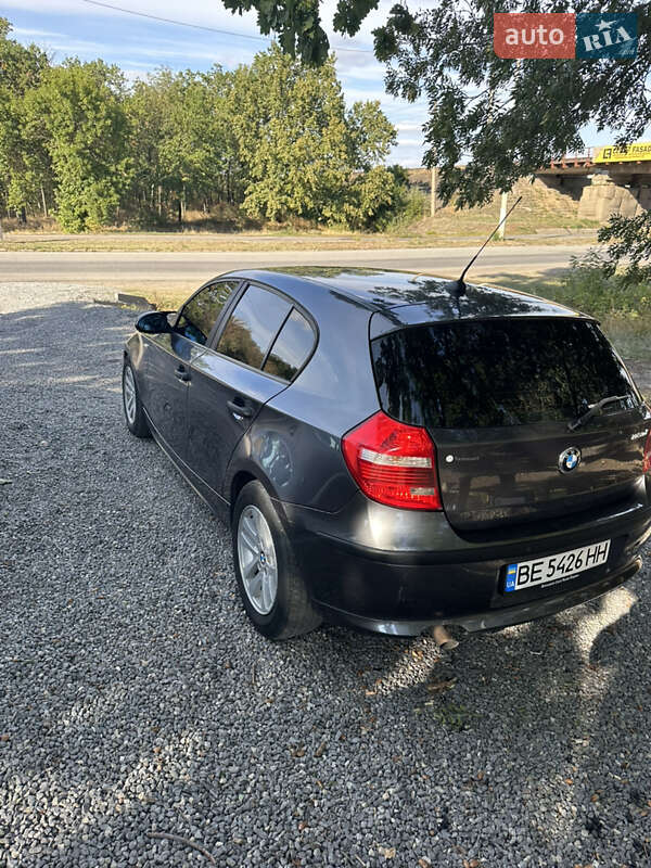 Хэтчбек BMW 1 Series 2005 в Вознесенске