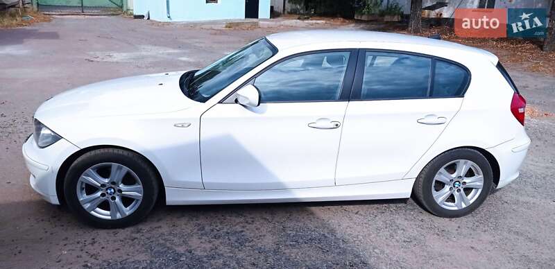 Хэтчбек BMW 1 Series 2009 в Лубнах