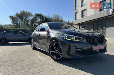 Седан BMW 1 Series 2020 в Новояворовске