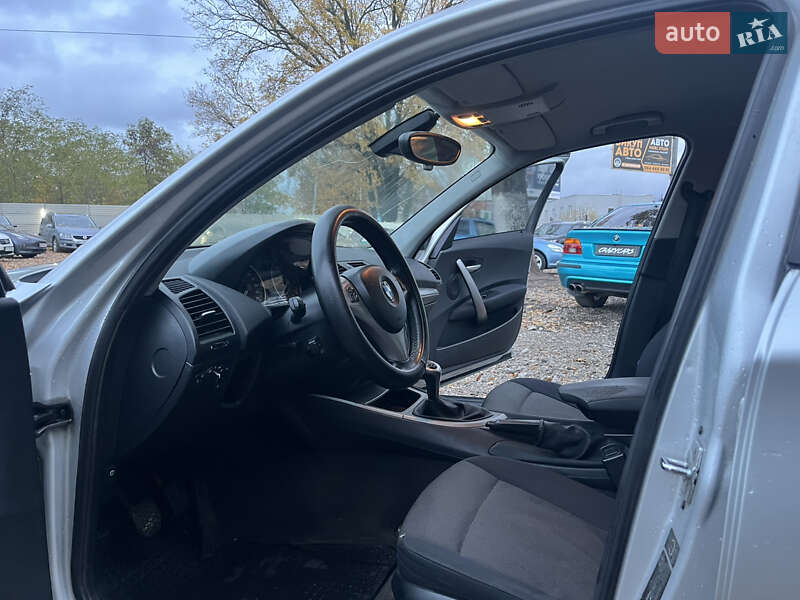 Хэтчбек BMW 1 Series 2005 в Харькове