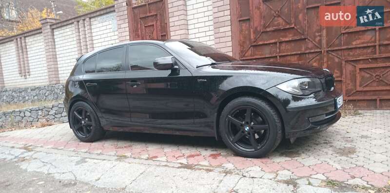Хэтчбек BMW 1 Series 2010 в Днепре