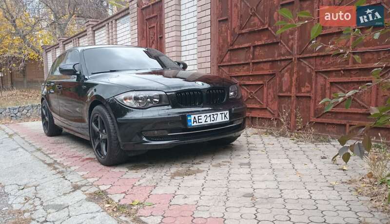 Хэтчбек BMW 1 Series 2010 в Днепре