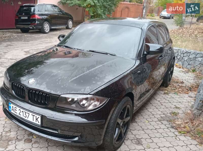 Хэтчбек BMW 1 Series 2010 в Днепре