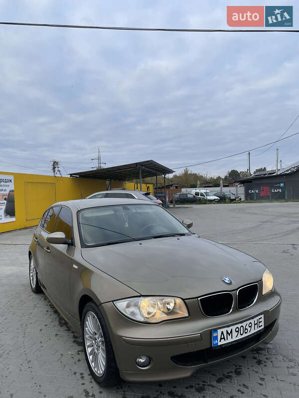 Хэтчбек BMW 1 Series 2006 в  фото Хэтчбек BMW 1 Series 2006 в