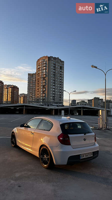 Хэтчбек BMW 1 Series 2008 в Киеве