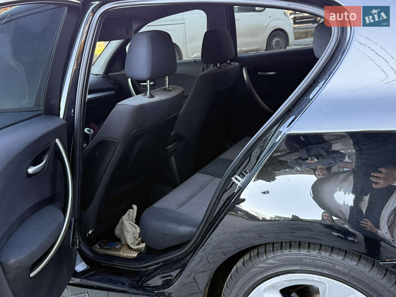 Хэтчбек BMW 1 Series 2005 в Ровно