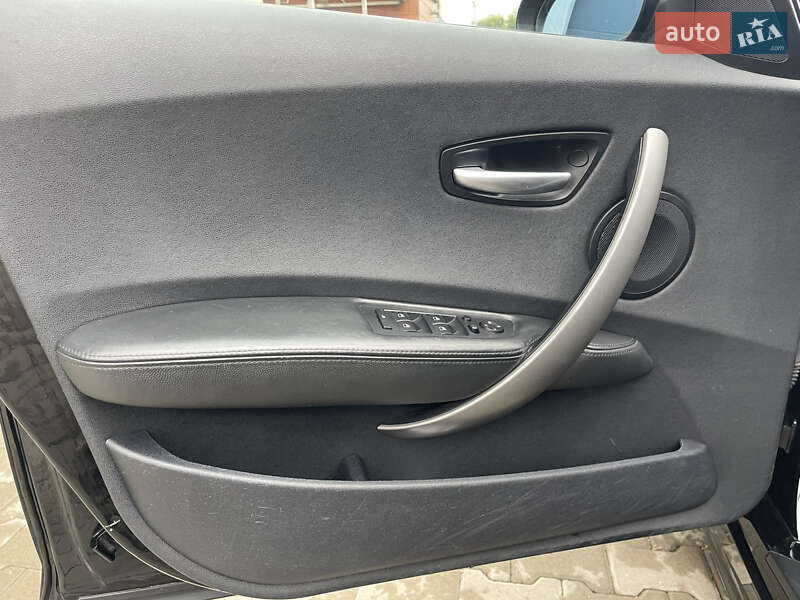 Хэтчбек BMW 1 Series 2006 в Киеве