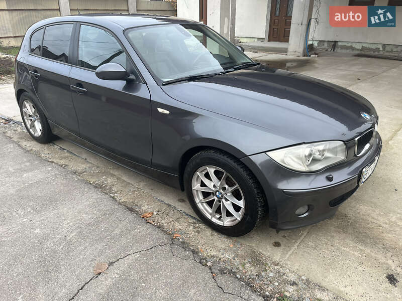 Хэтчбек BMW 1 Series 2005 в Киеве фото 3 Хэтчбек BMW 1 Series 2005 в Киеве
