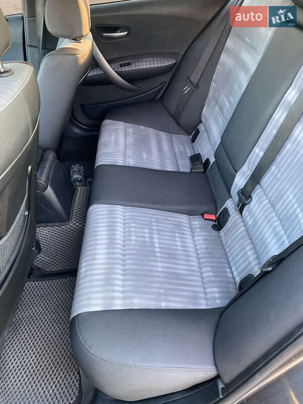 Хэтчбек BMW 1 Series 2005 в Ровно