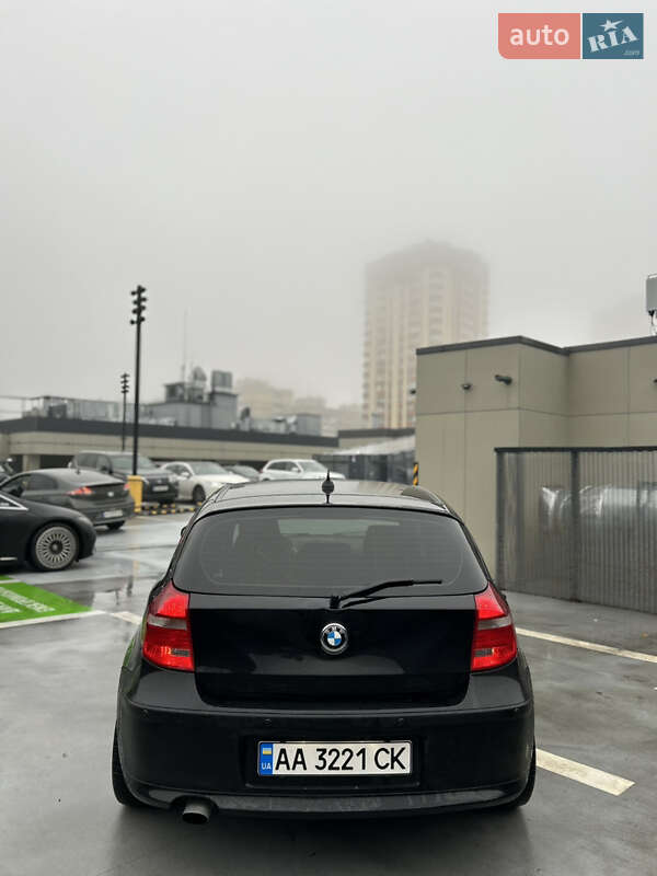 Хетчбек BMW 1 Series 2010 в Києві фото 6 Хетчбек BMW 1 Series 2010 в Києві