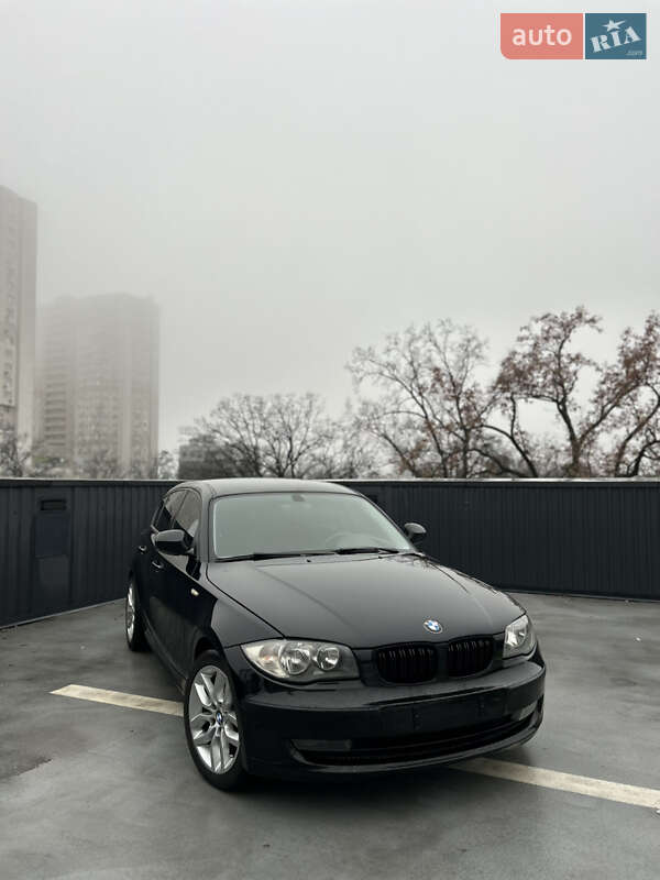 Хетчбек BMW 1 Series 2010 в Києві фото 12 Хетчбек BMW 1 Series 2010 в Києві
