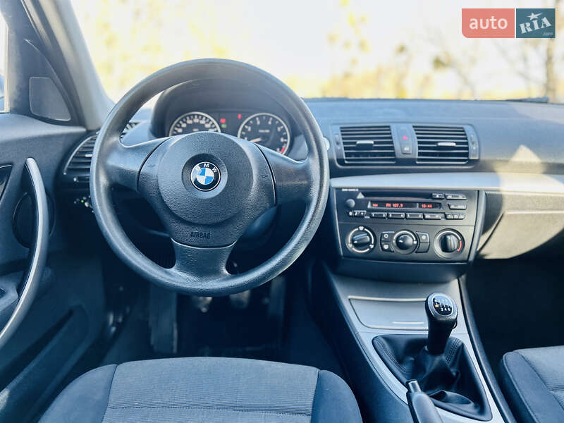 Хэтчбек BMW 1 Series 2006 в Стрые