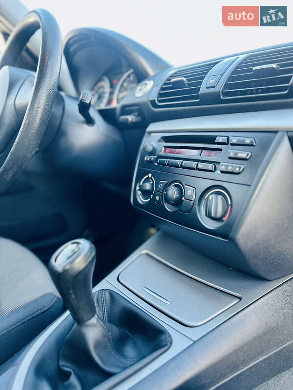 Хэтчбек BMW 1 Series 2006 в Стрые