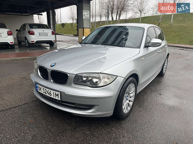 Хэтчбек BMW 1 Series 2010 в Киеве