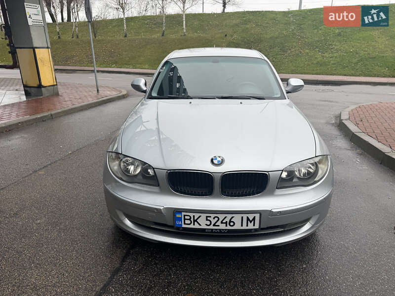 Хэтчбек BMW 1 Series 2010 в Киеве