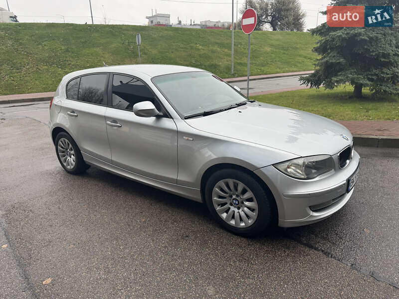 Хэтчбек BMW 1 Series 2010 в Киеве