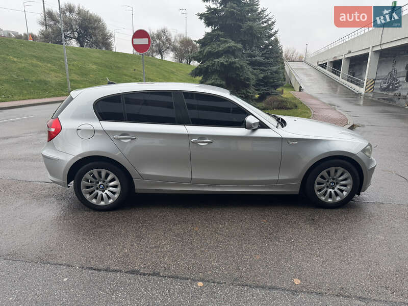 Хэтчбек BMW 1 Series 2010 в Киеве