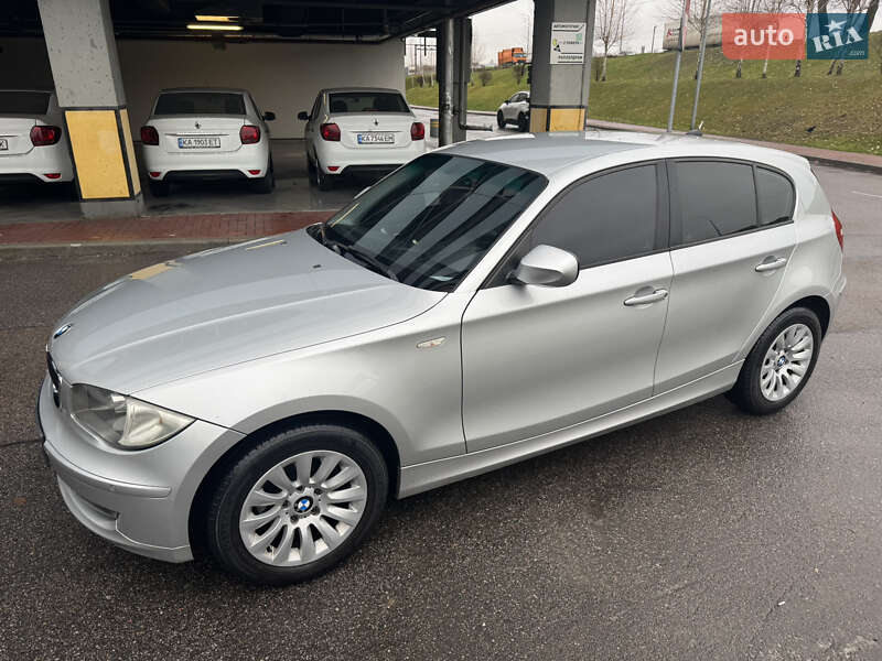 Хэтчбек BMW 1 Series 2010 в Киеве