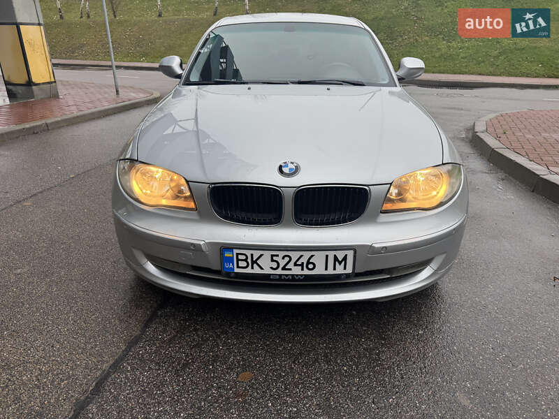 Хэтчбек BMW 1 Series 2010 в Киеве
