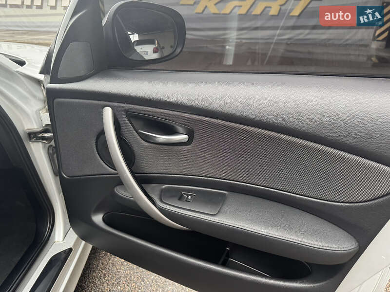 Хэтчбек BMW 1 Series 2010 в Киеве