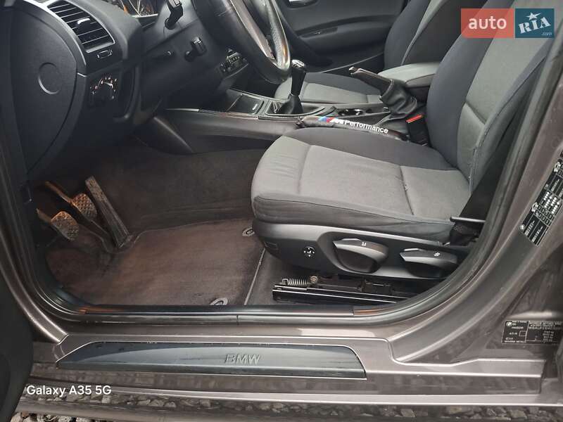 Хэтчбек BMW 1 Series 2005 в Иваничах