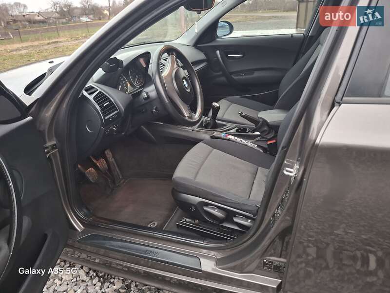 Хэтчбек BMW 1 Series 2005 в Иваничах