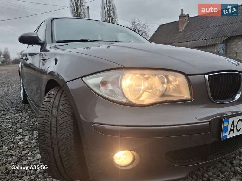 Хэтчбек BMW 1 Series 2005 в Иваничах