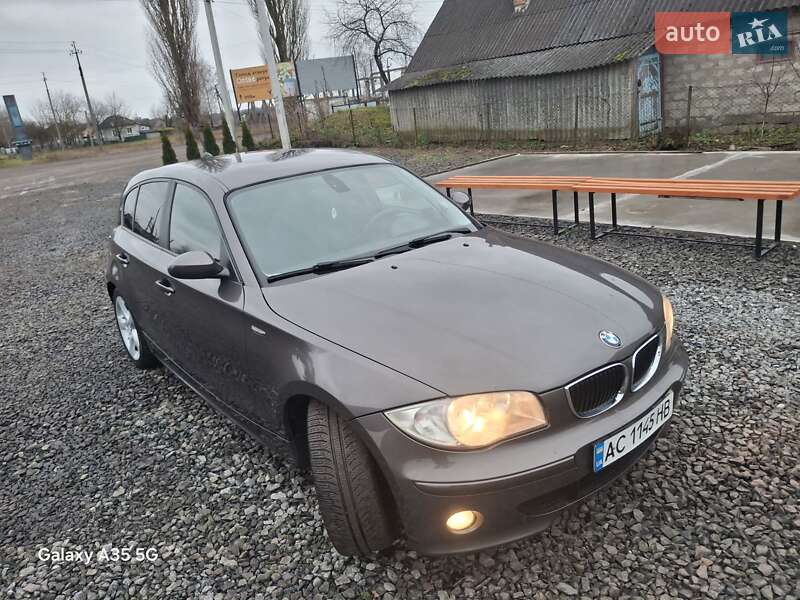 Хэтчбек BMW 1 Series 2005 в Иваничах