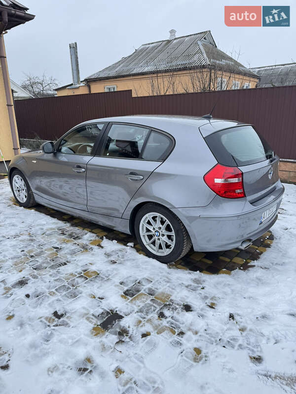 Хетчбек BMW 1 Series 2010 в Бобровиці