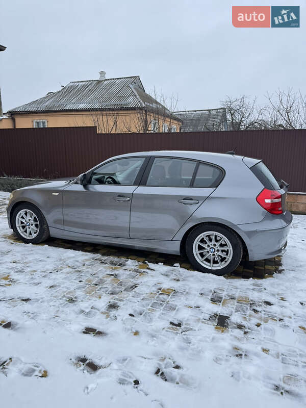 Хетчбек BMW 1 Series 2010 в Бобровиці