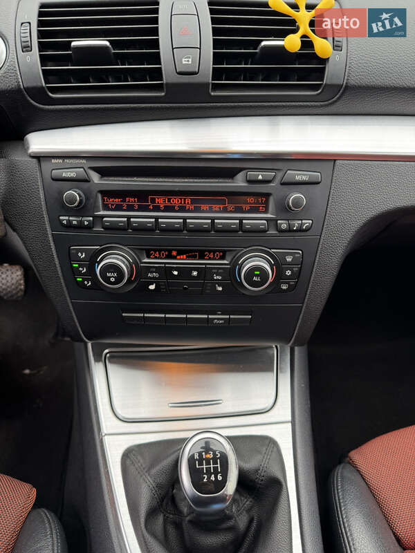 Хетчбек BMW 1 Series 2010 в Бобровиці