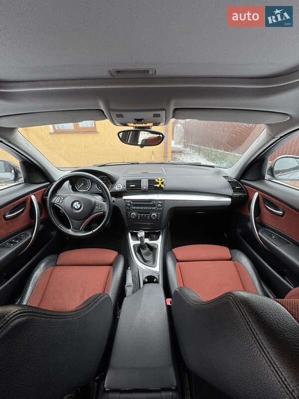 Хетчбек BMW 1 Series 2010 в Бобровиці