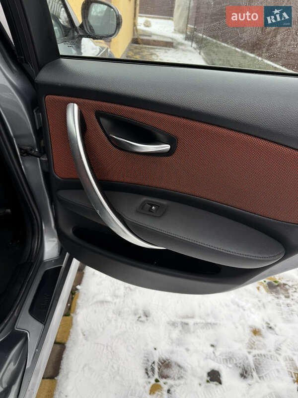 Хетчбек BMW 1 Series 2010 в Бобровиці