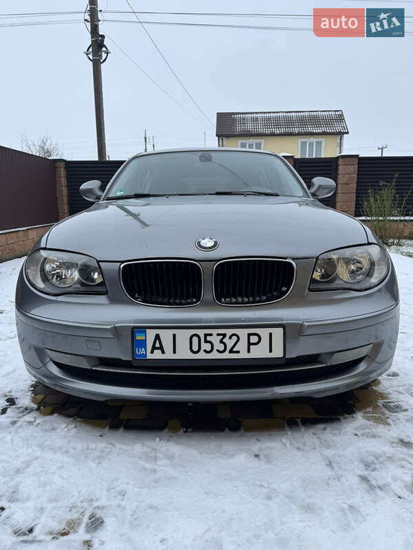 Хетчбек BMW 1 Series 2010 в Бобровиці