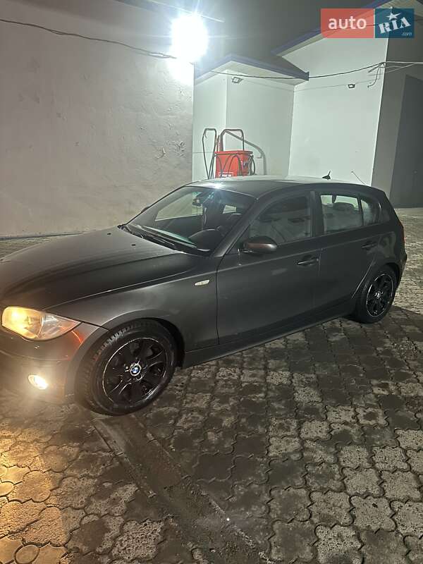 Хетчбек BMW 1 Series 2005 в Чернівцях фото 27 Хетчбек BMW 1 Series 2005 в Чернівцях