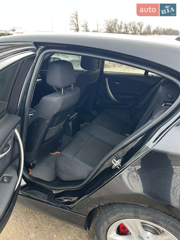 Хэтчбек BMW 1 Series 2010 в Белгороде-Днестровском