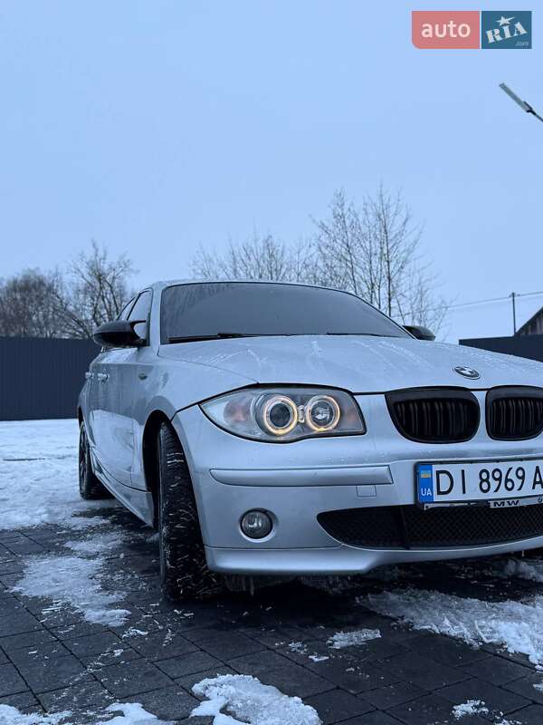 Хэтчбек BMW 1 Series 2004 в Самборе