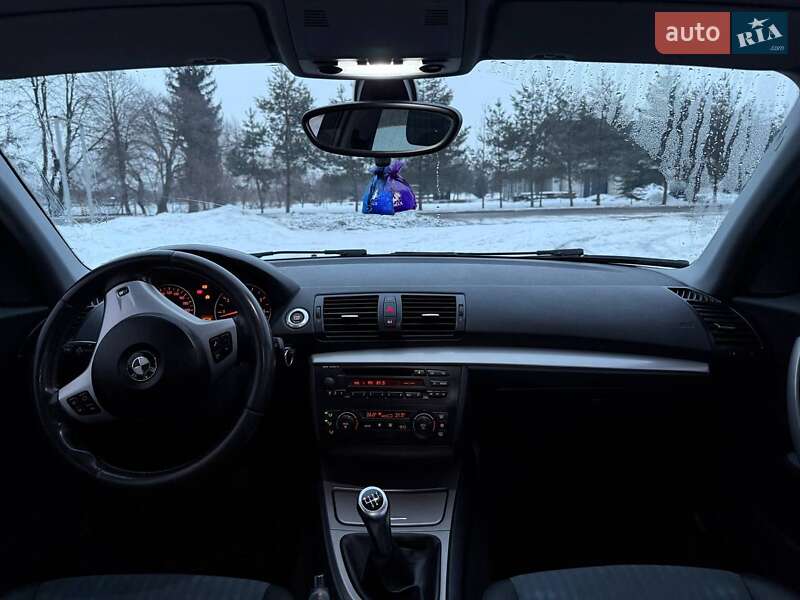 Хэтчбек BMW 1 Series 2004 в Самборе