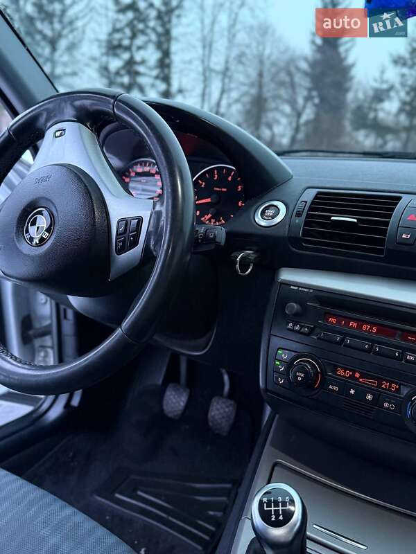 Хэтчбек BMW 1 Series 2004 в Самборе