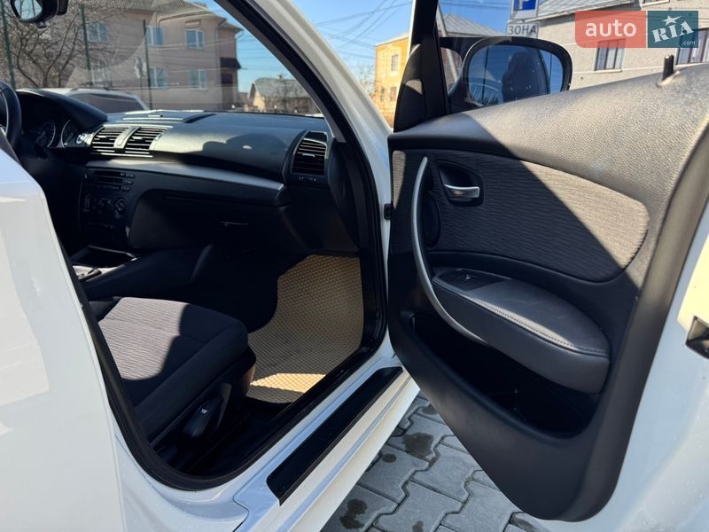 Хэтчбек BMW 1 Series 2009 в Ивано-Франковске