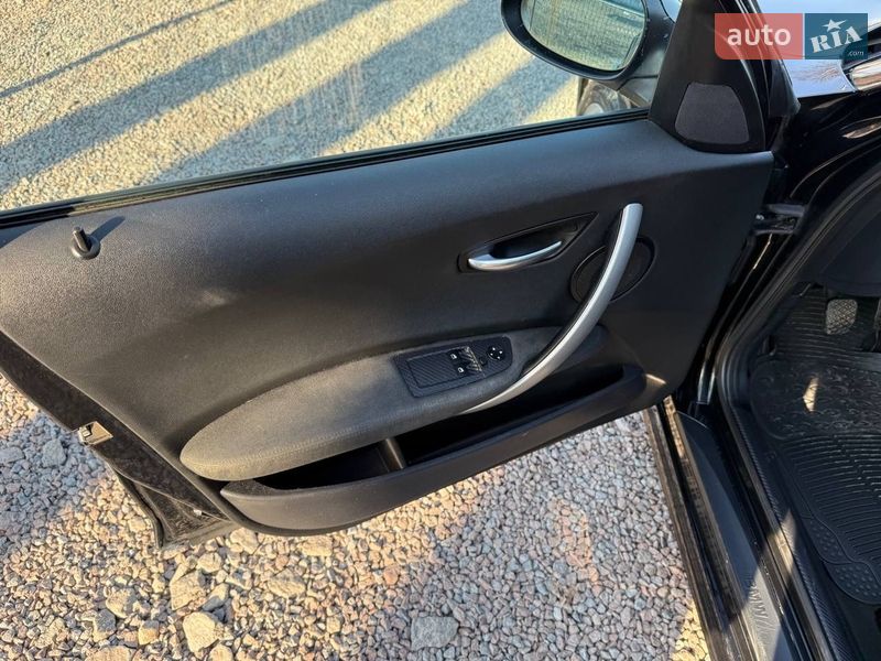 Хэтчбек BMW 1 Series 2004 в Стрые