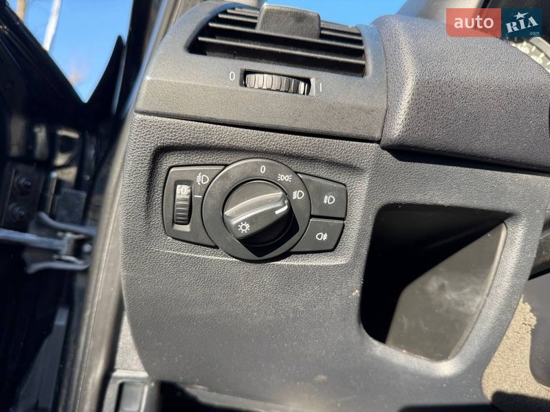 Хэтчбек BMW 1 Series 2004 в Стрые