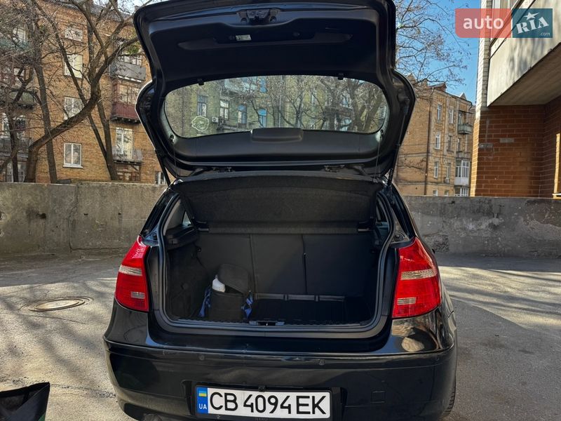 Хэтчбек BMW 1 Series 2004 в Киеве