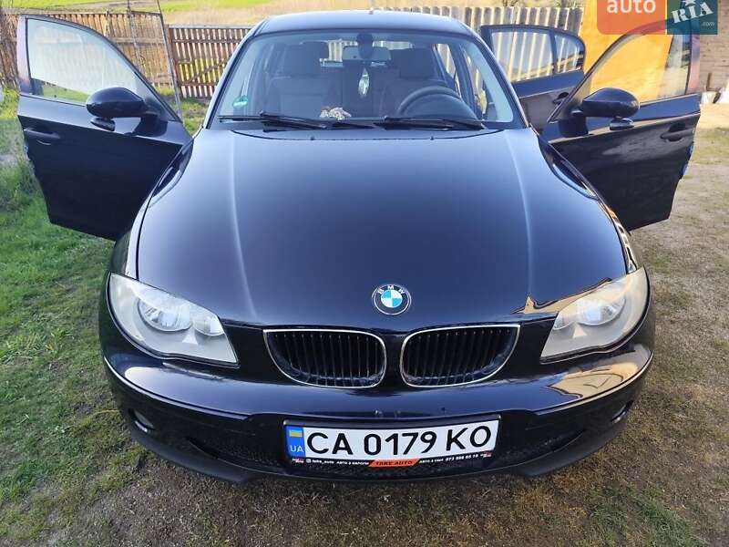 Хэтчбек BMW 1 Series 2005 в Богуславе