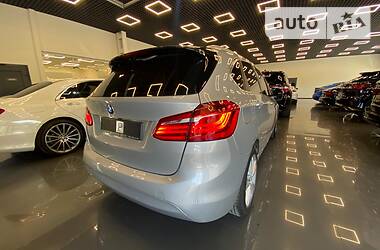 Хетчбек BMW 2 Series 2015 в 
