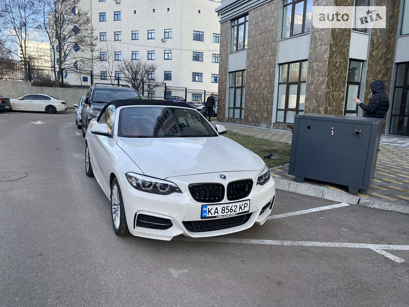 Кабриолет BMW 2 Series 2016 в Киеве